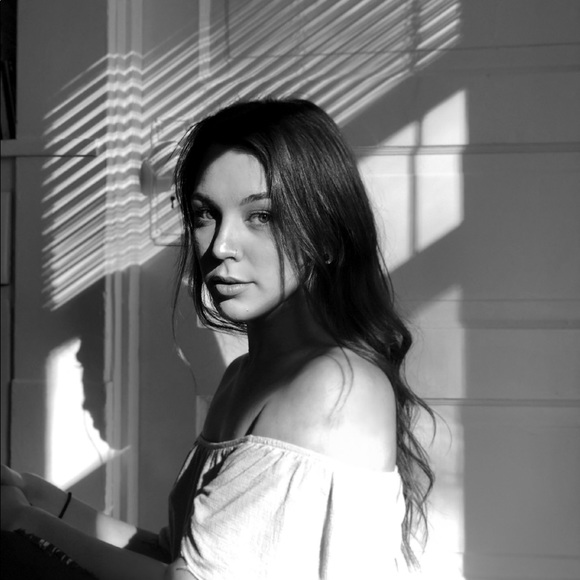 Meet your Posher, Elizabeth - Picture 1 of 3